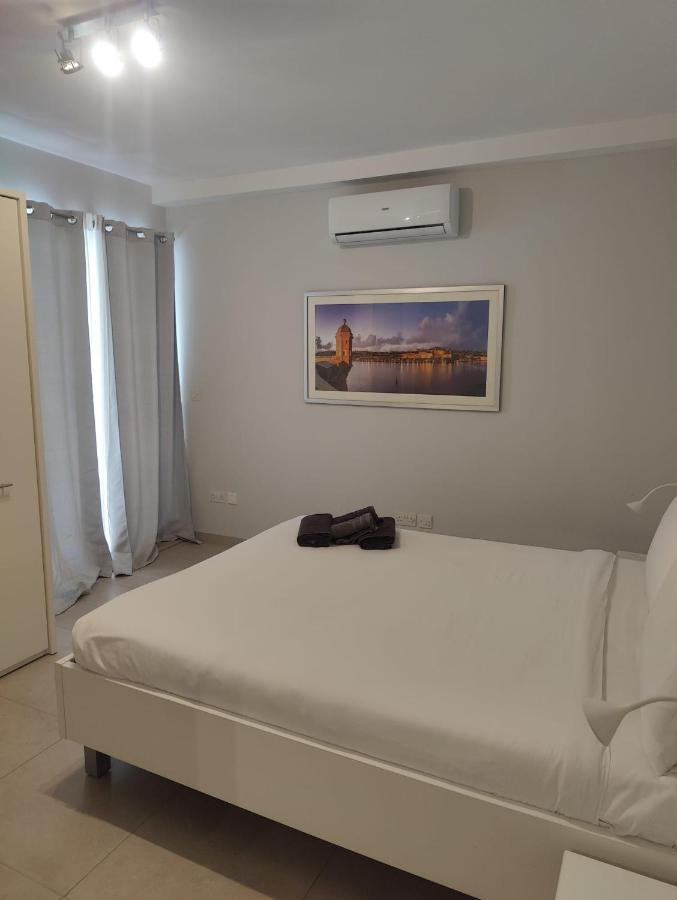 Gzira, 2 Bedroom Apartment Екстер'єр фото