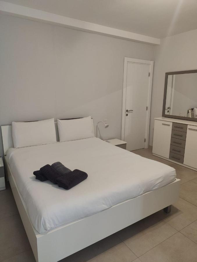 Gzira, 2 Bedroom Apartment Екстер'єр фото